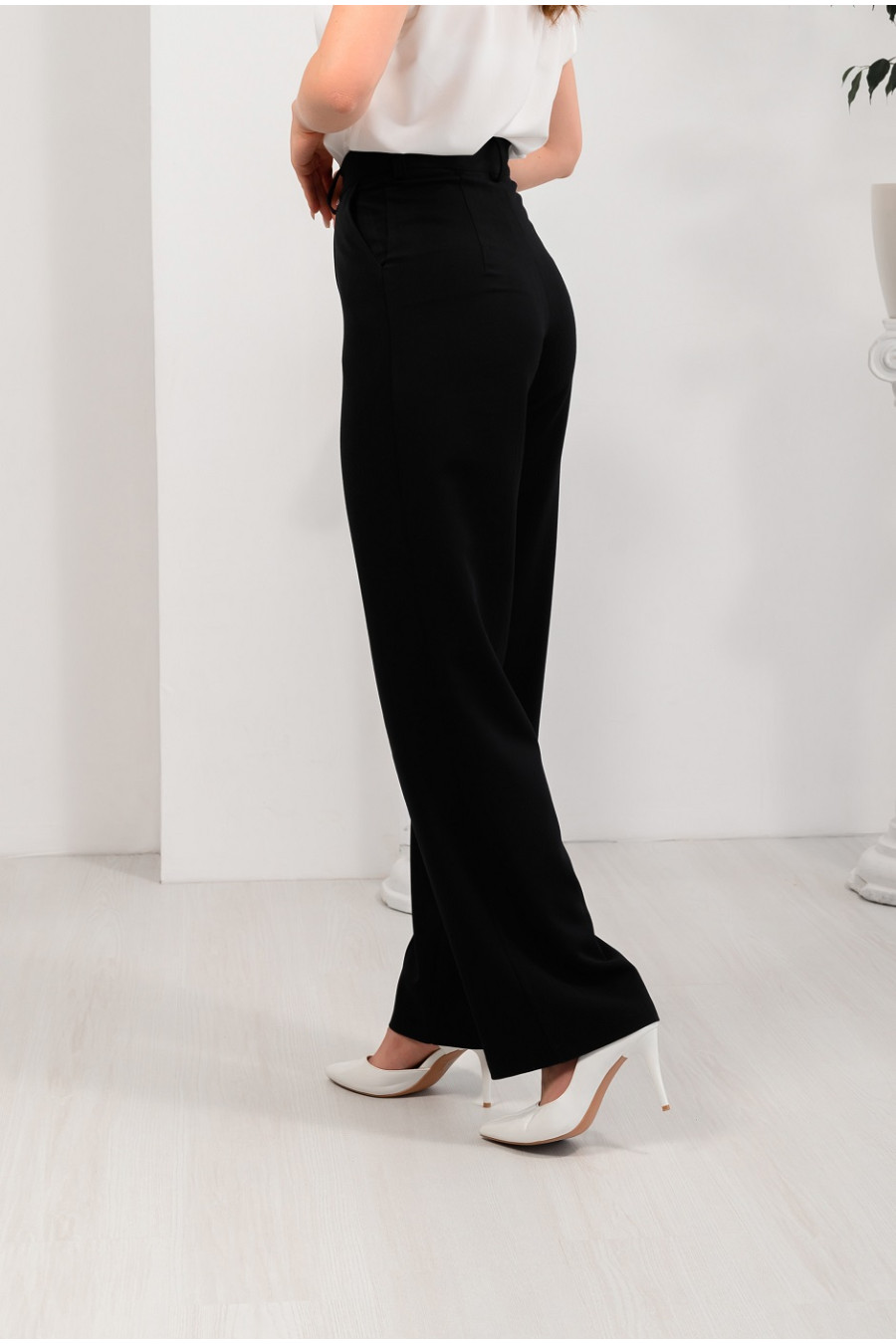 Штани трендові жіночі Актуаль 016 костюмна тканина чорні